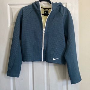 Cropped sports jacket with hood